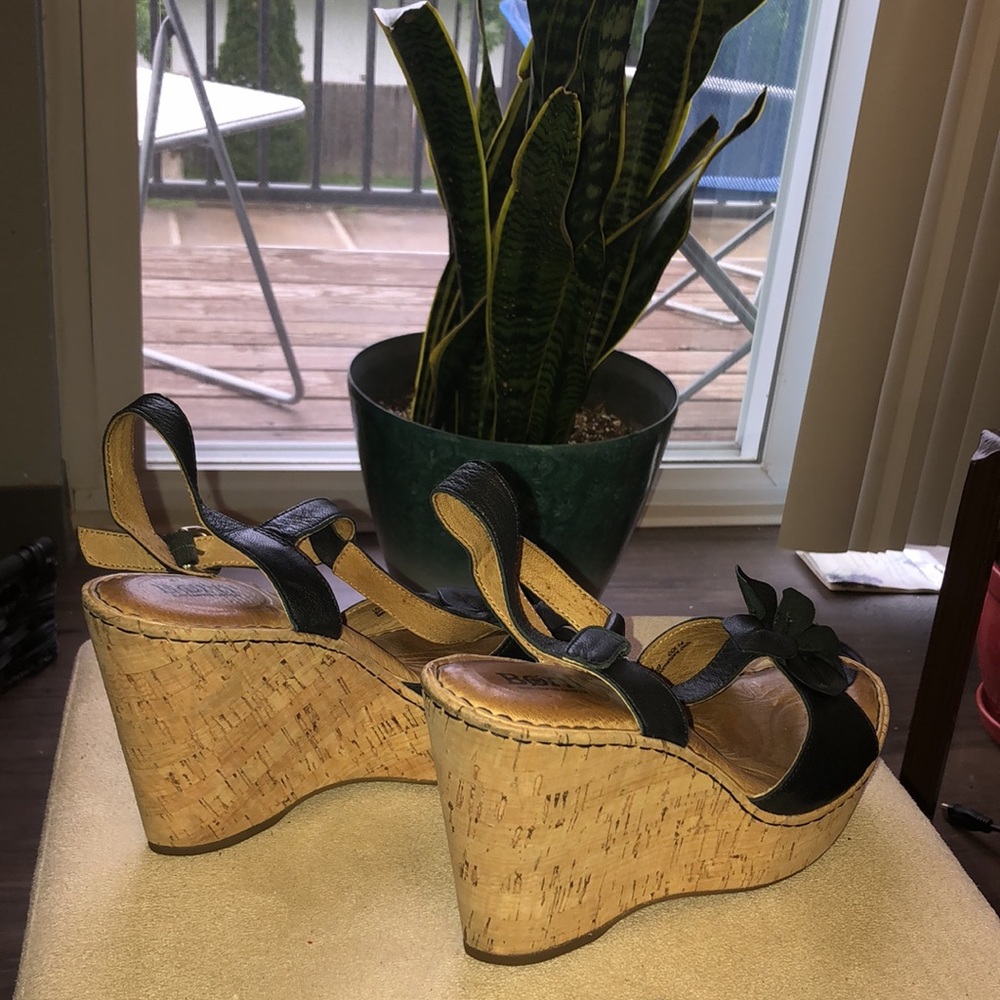 ⚡️BORN Platform T-Strap Wedge Sandal Open Toe Heel Black Flower Fun Shoe Size 10 - Picture 8 of 12